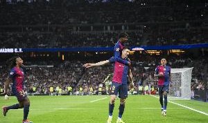 每体：莱万迎个人巴萨150场里程碑，对瓦伦五场打进七球