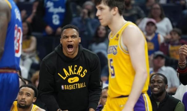 游戏模拟器-告别采访韦少仍不认错，湖人的失败他完全没责任？